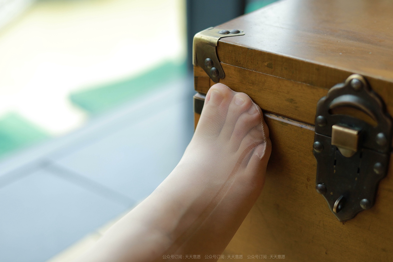 [IESS异思趣向] 耽丝 210810 长腿女销冠 小婕 [104P]第7张