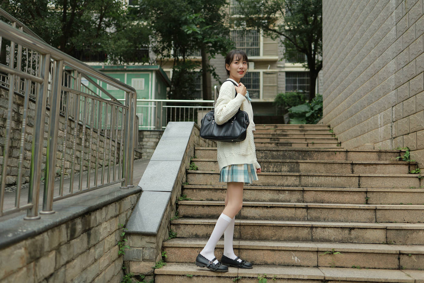 [IESS异思趣向] 2021.11.02 丝享家963：团团《长腿JK装》[94P]第1张