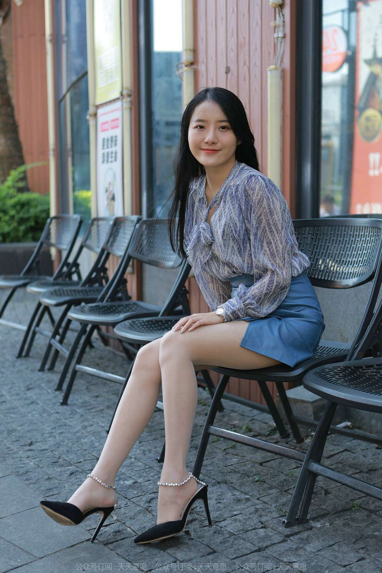 [IESS异思趣向] 2022.02.02 丝享家995：婉萍《油亮蓝色短裙》[95P]第7张