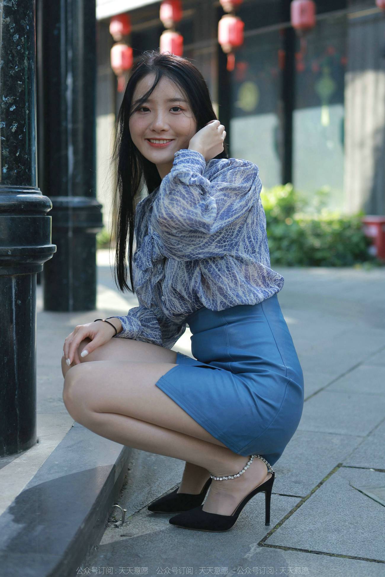 [IESS异思趣向] 2022.02.02 丝享家995：婉萍《油亮蓝色短裙》[95P]第13张