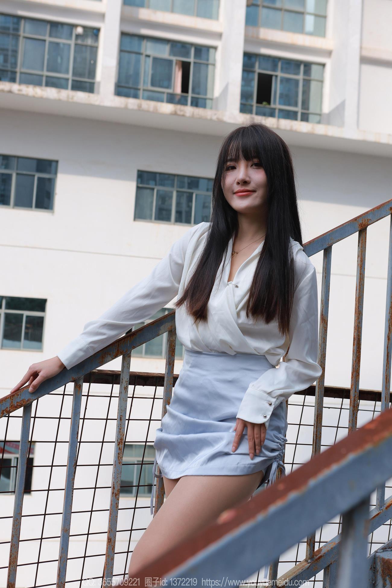 [IESS异思趣向] 2024.11.08 丝享家1893：婉萍《蓝色短裙（上）》[60P]第9张