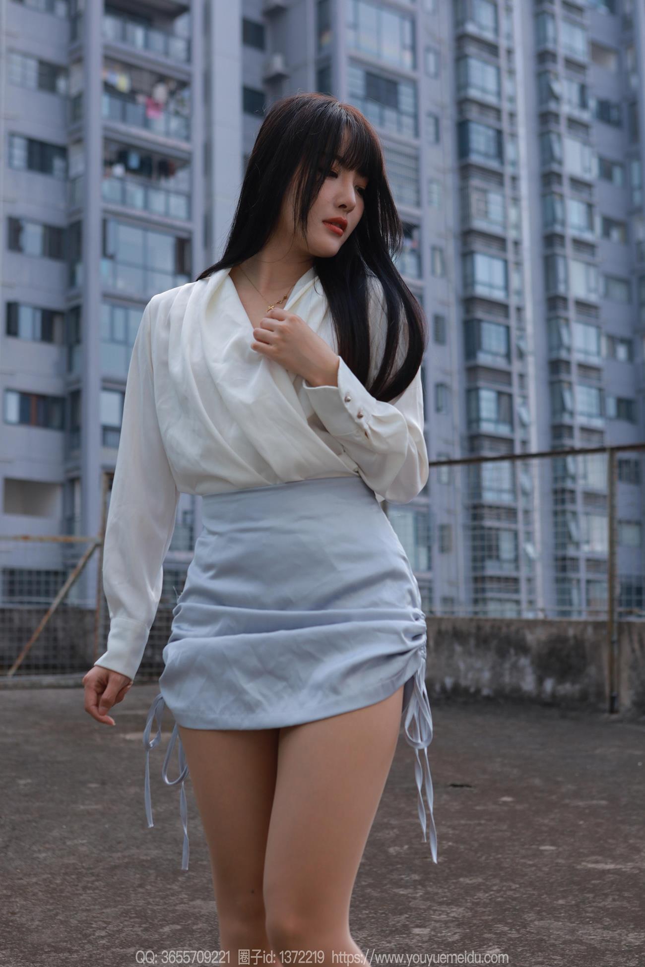 [IESS异思趣向] 2024.11.10 丝享家1894：婉萍《蓝色短裙（下）》[89P]第1张