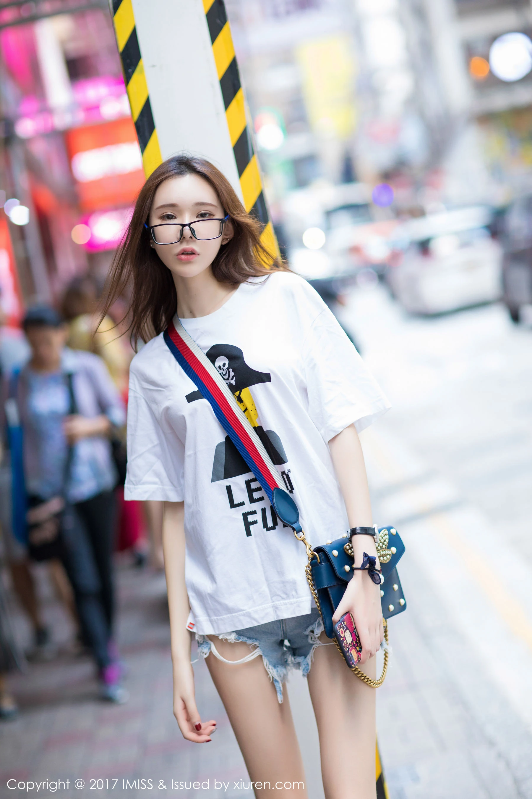  萌琪琪Irene《黑丝美腿+街拍OL萌软妹》 爱蜜社IMiss VOL.199第15张