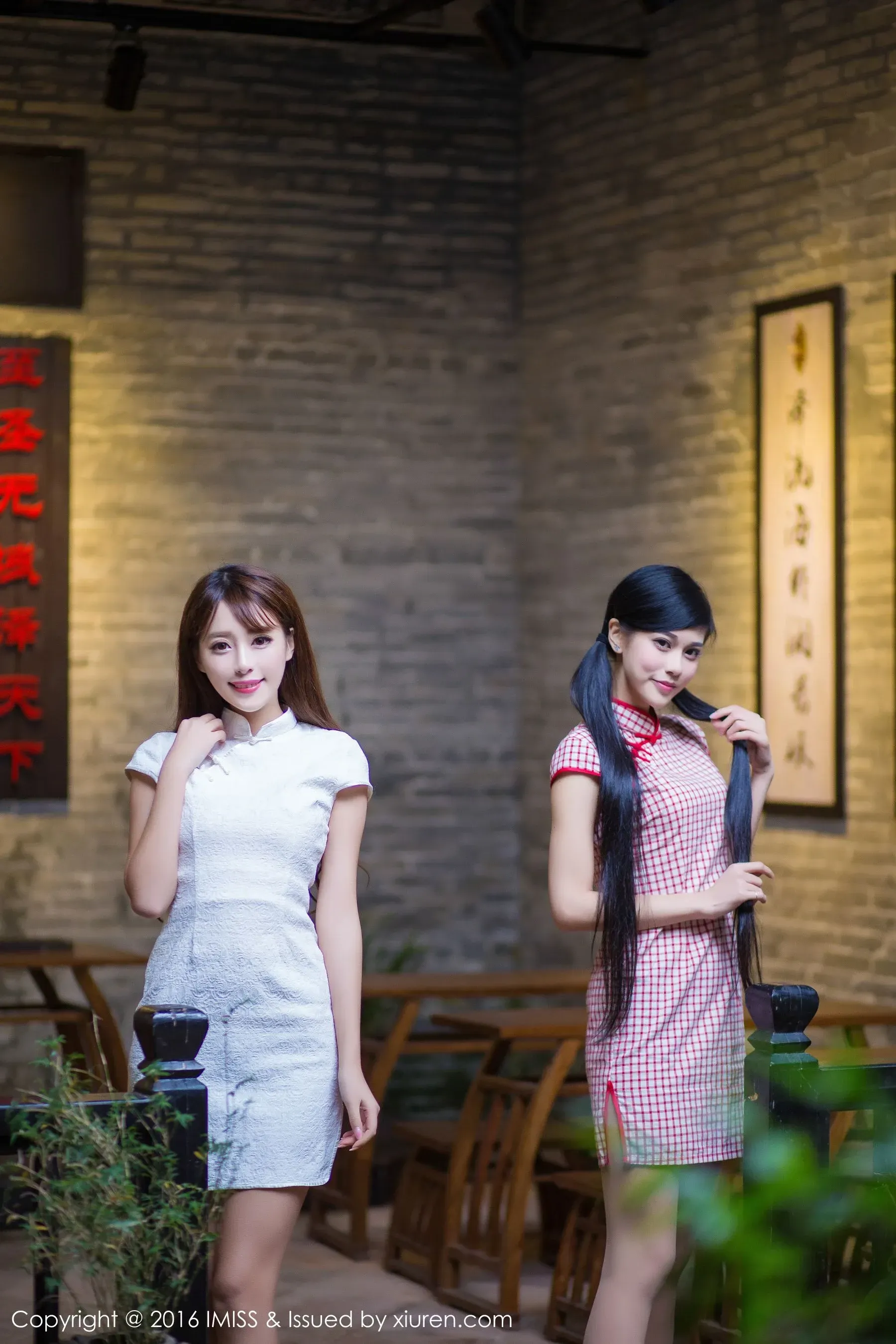 王曼妮、谭小雅《古典旗袍系列》爱蜜社IMiss Vol.070第5张