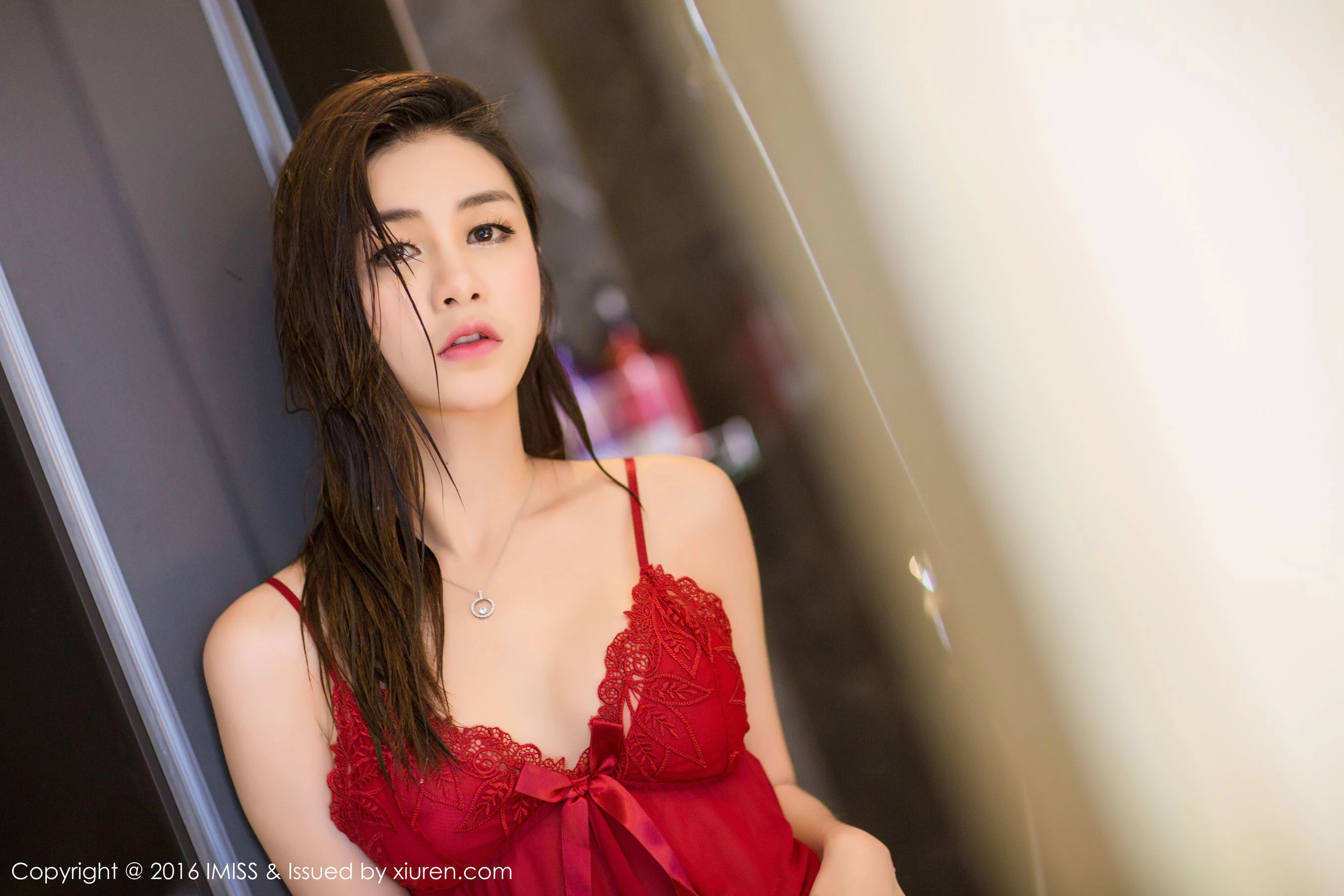 李李七七喜喜《性感睡裙+黑丝吊袜内衣系列》 爱蜜社IMiss Vol.144第5张