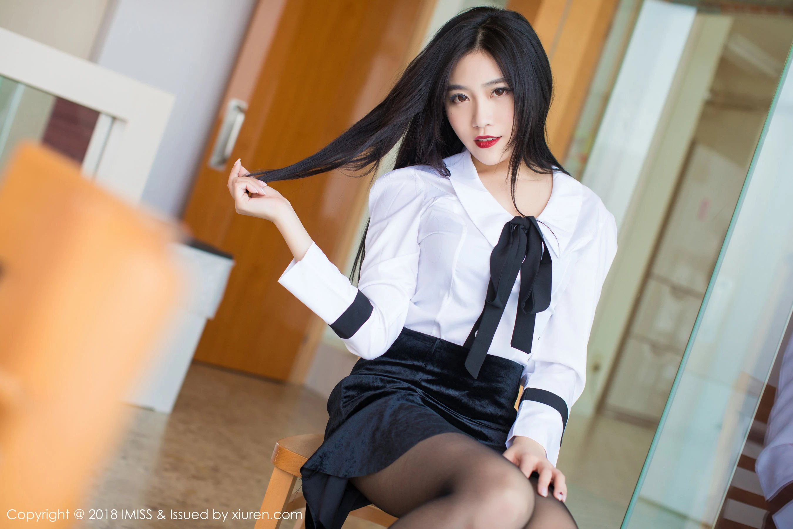 许诺Sabrina《极致美到窒息的美腿诱惑》 爱蜜社IMiss Vol.239第5张