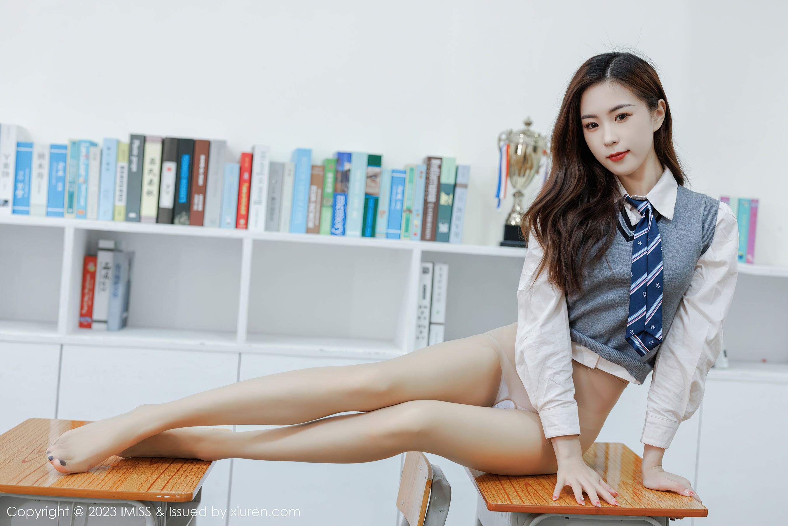 爱蜜社 VOL.730 杨紫嫣candy 短裙美腿第2张