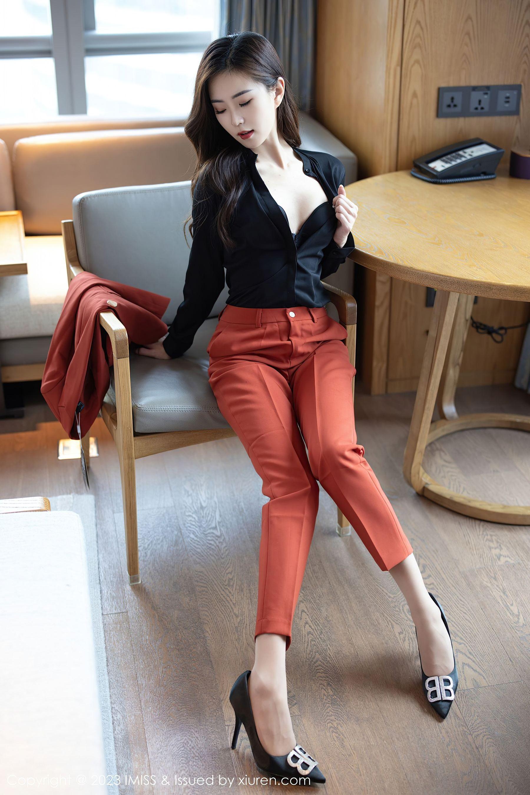  爱蜜社 VOL.717 杨紫嫣candy 制服美腿