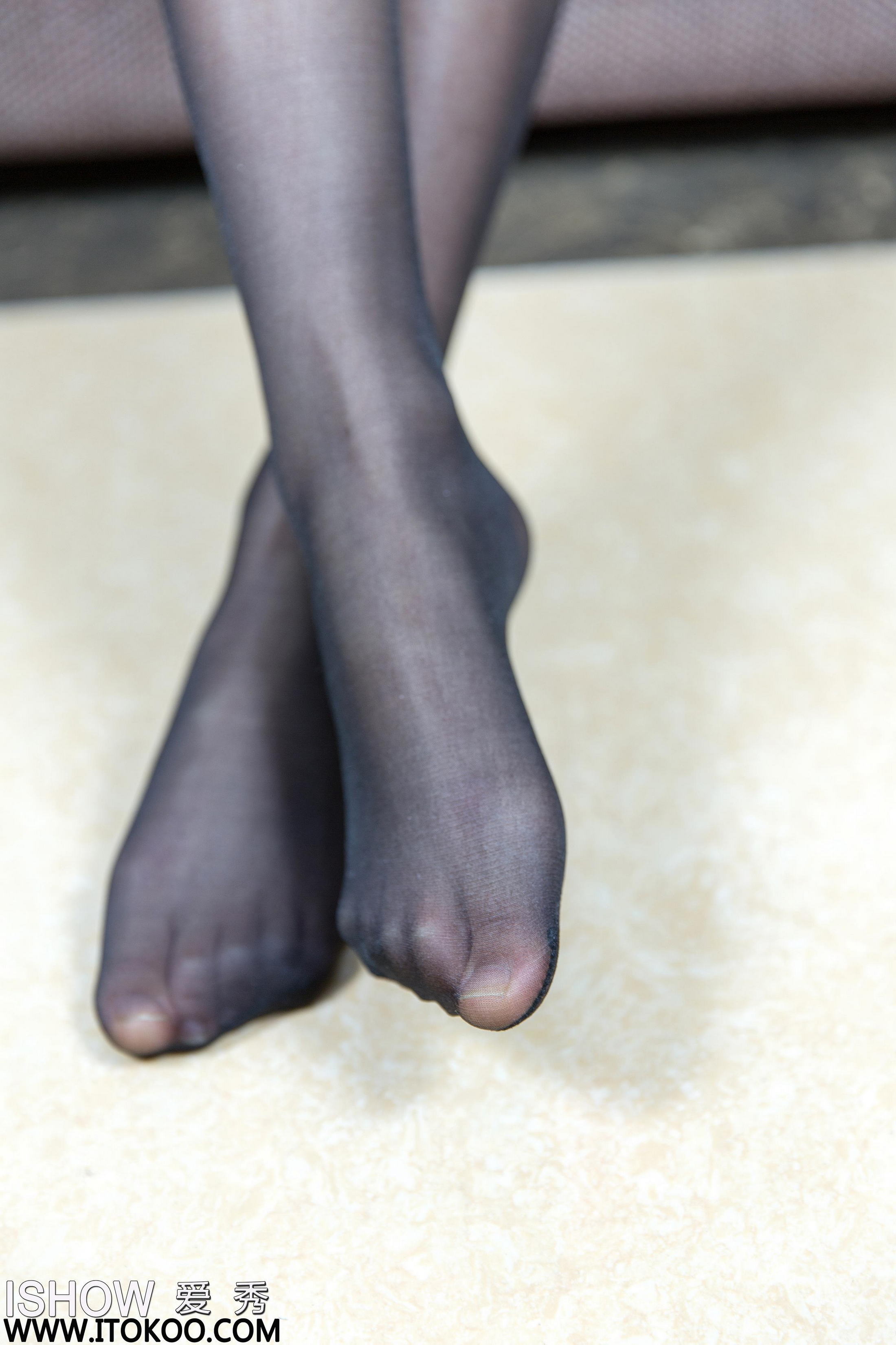 [ISHOW爱秀]红色情趣旗袍美女 余诗婧Jenny 黑色连身丝袜美腿性感写真 2017-01-27 No.086第12张