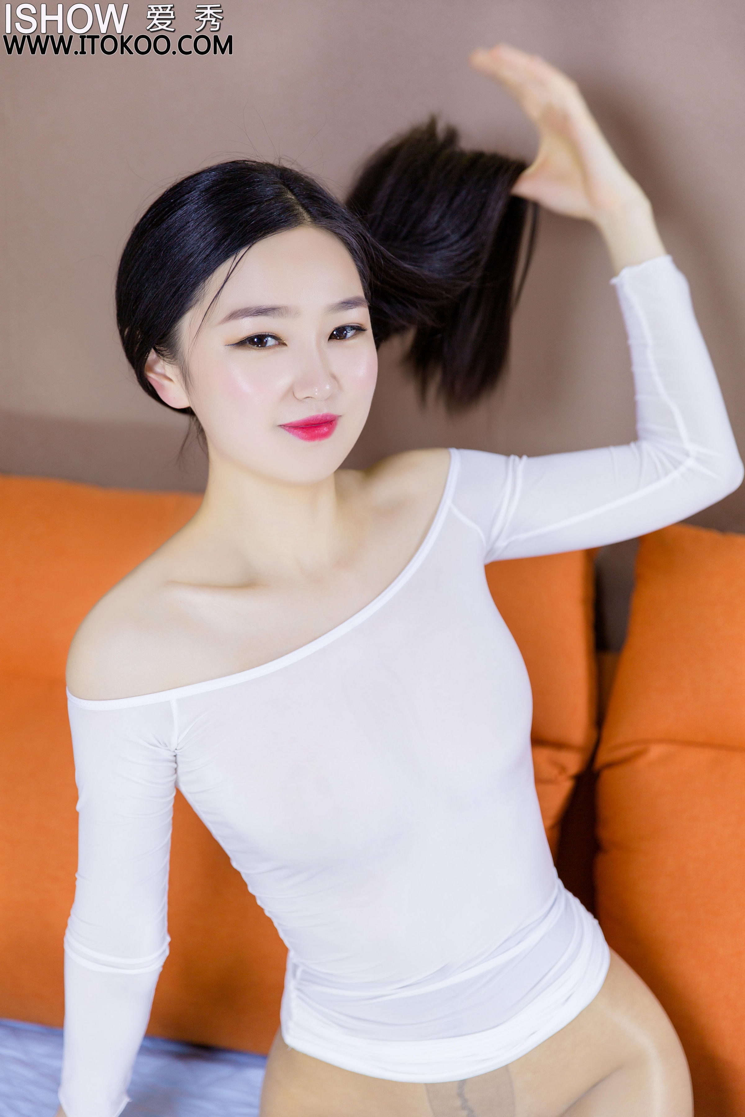 [ISHOW爱秀]NO.236 范芳宛Verna 白色紧身连体内衣加白色丝袜美腿性感私房写真集第11张