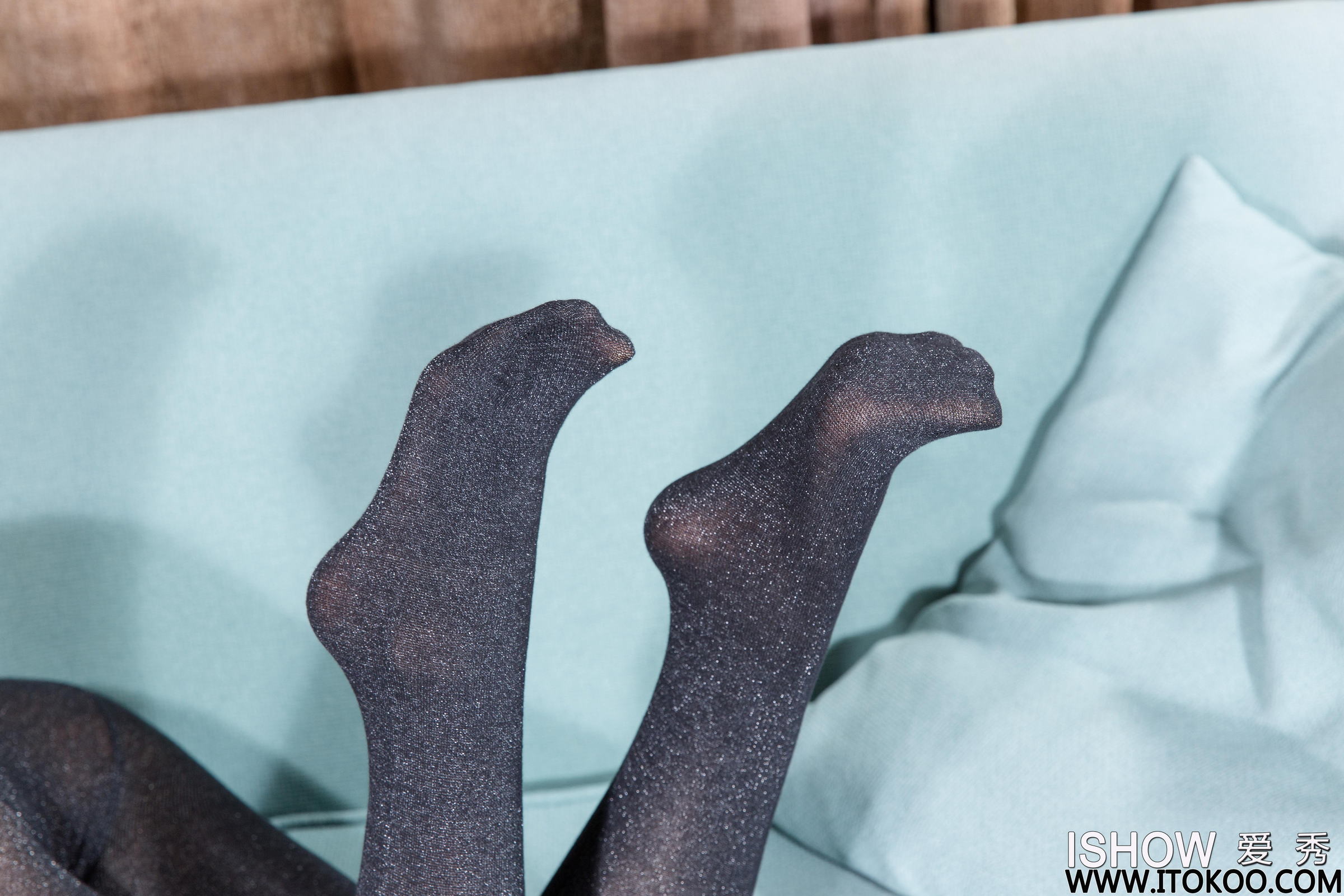 [ISHOW爱秀]2024-05-18 NO.416 陈芷水Sibyl 黑色超短透视镂空上衣加黑丝美腿连裤袜性感私房写真集第8张