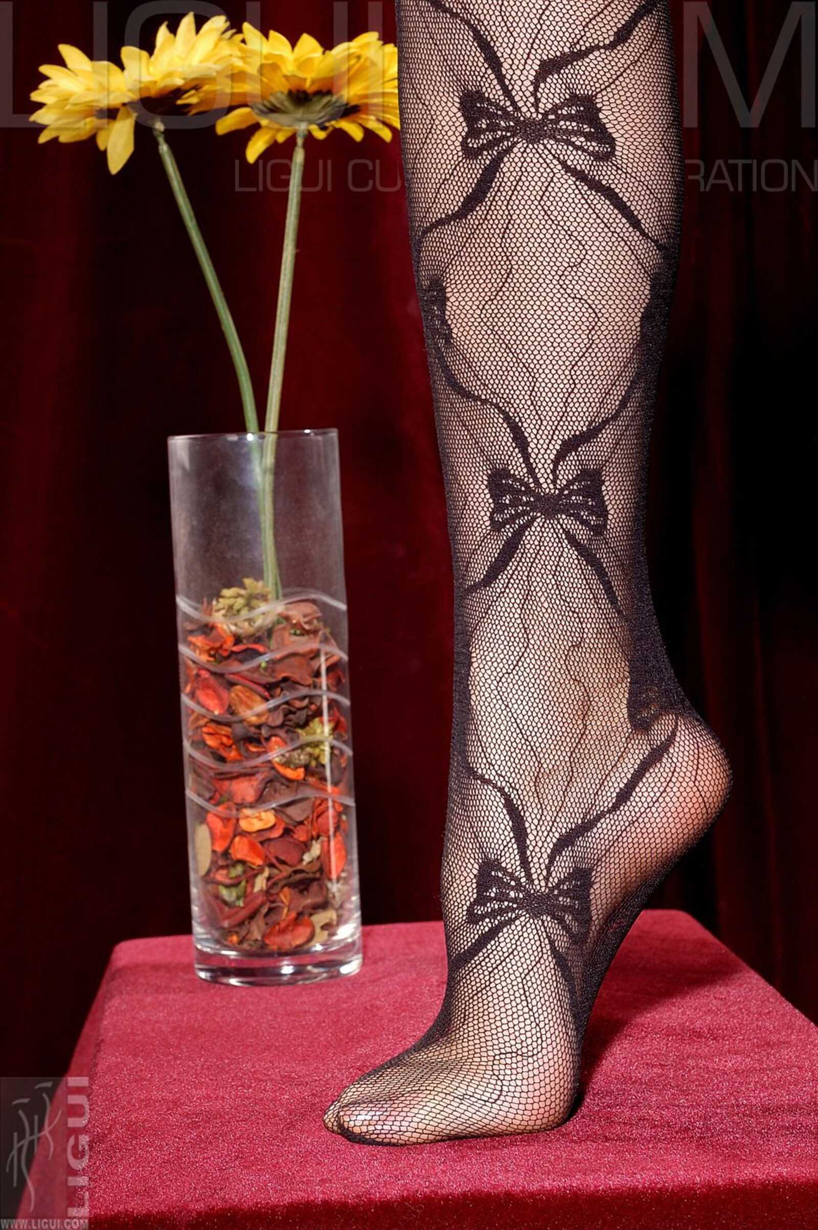 [丽柜LiGui] Model 程海伦《性感黑色連身丝襪》写真第2张