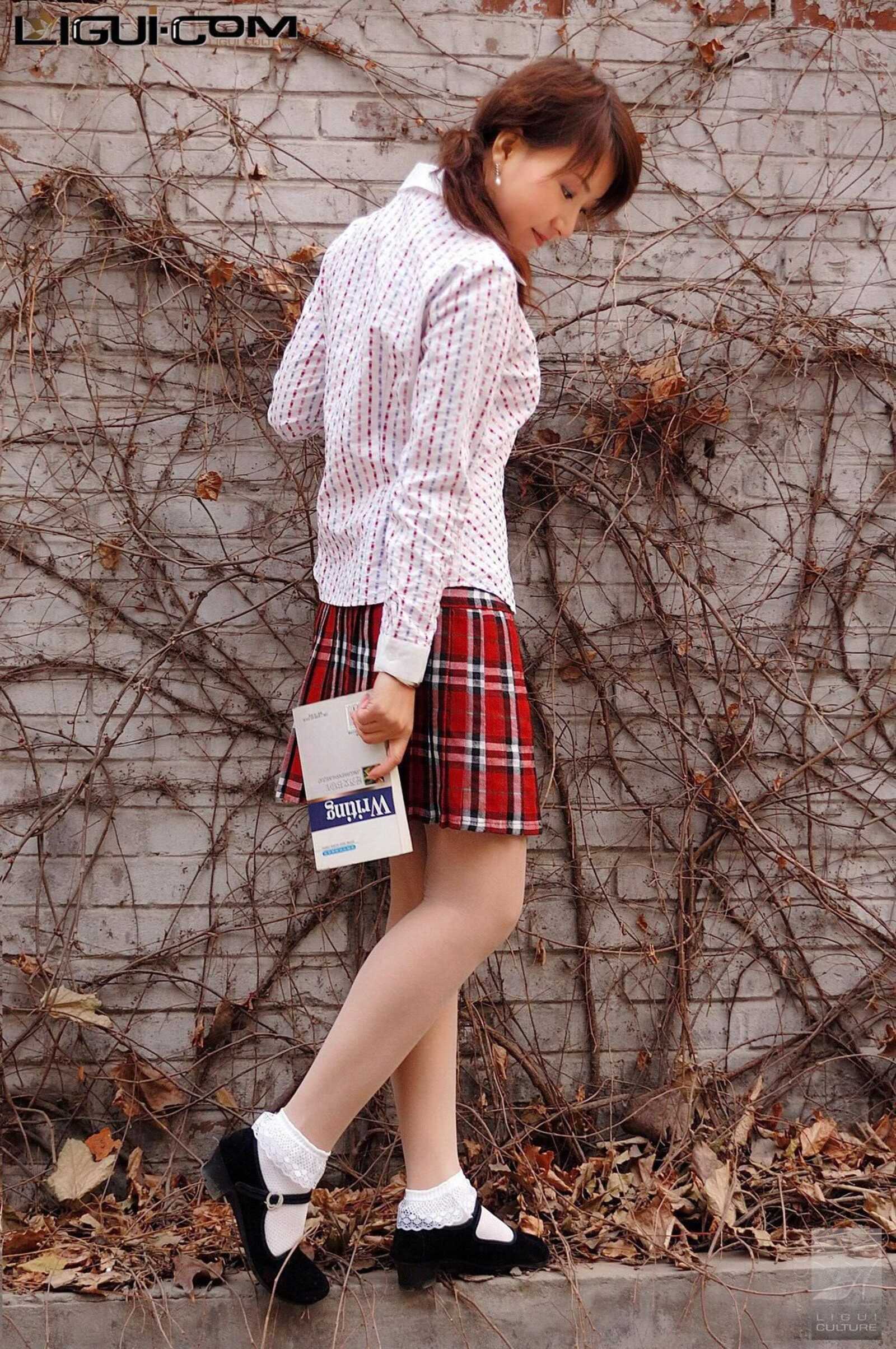 [丽柜LiGui] Model 英子《初恋布鞋女孩》丝足写真图第5张