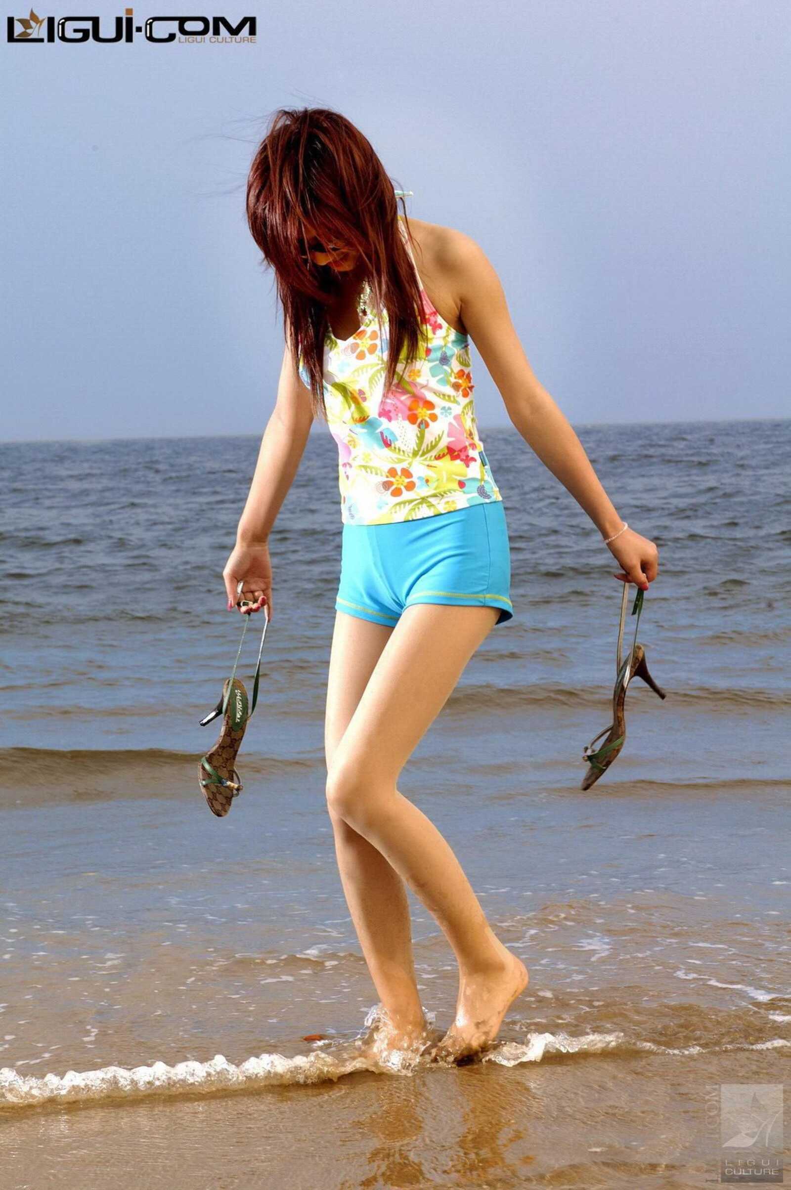 Model 丝丝《海边沙滩美女》 [丽柜LiGui] 丝足写真第1张