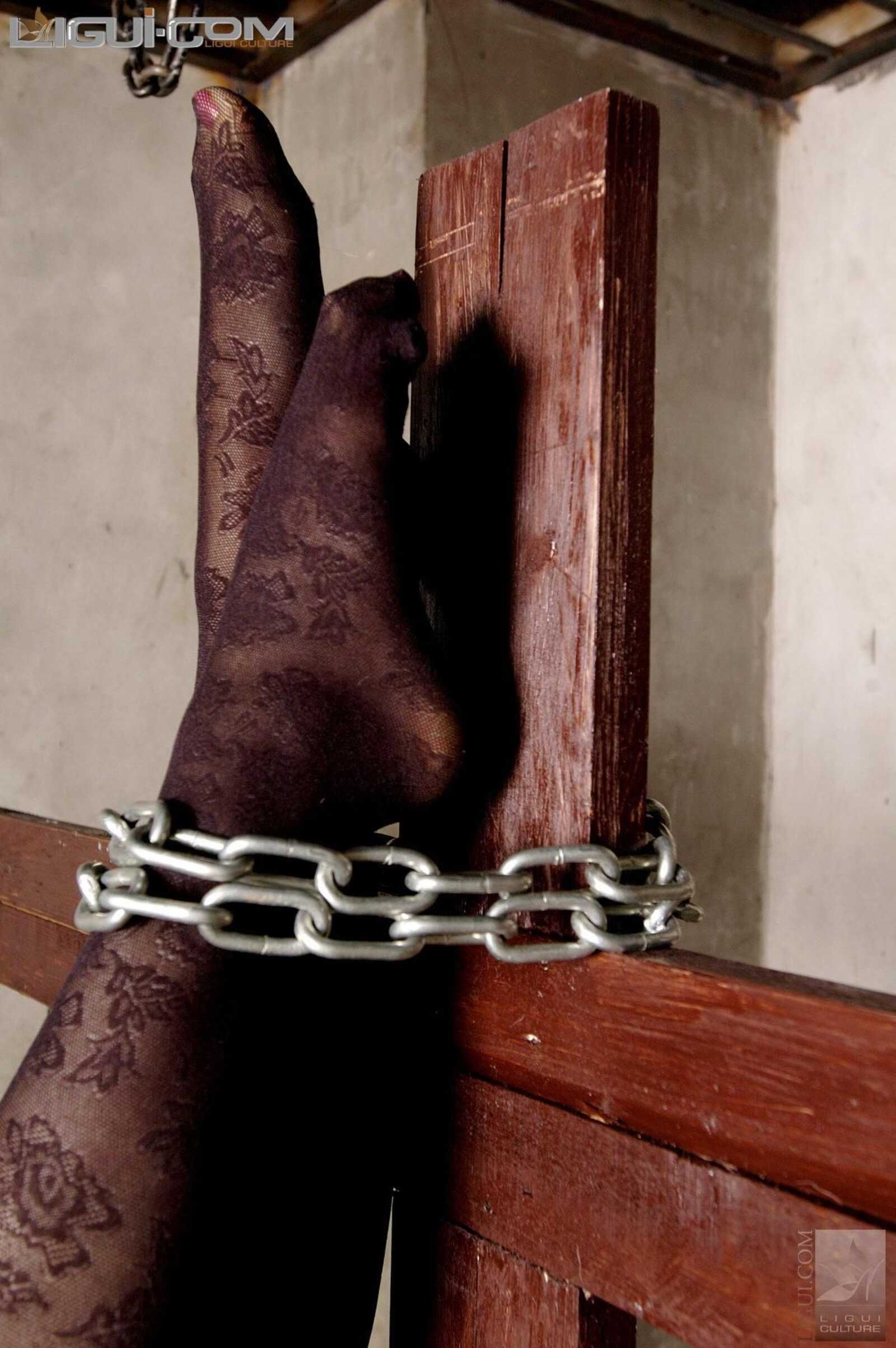 [丽柜美束LiGui] Model 露露《黑丝镣铐》丝足写真图第9张