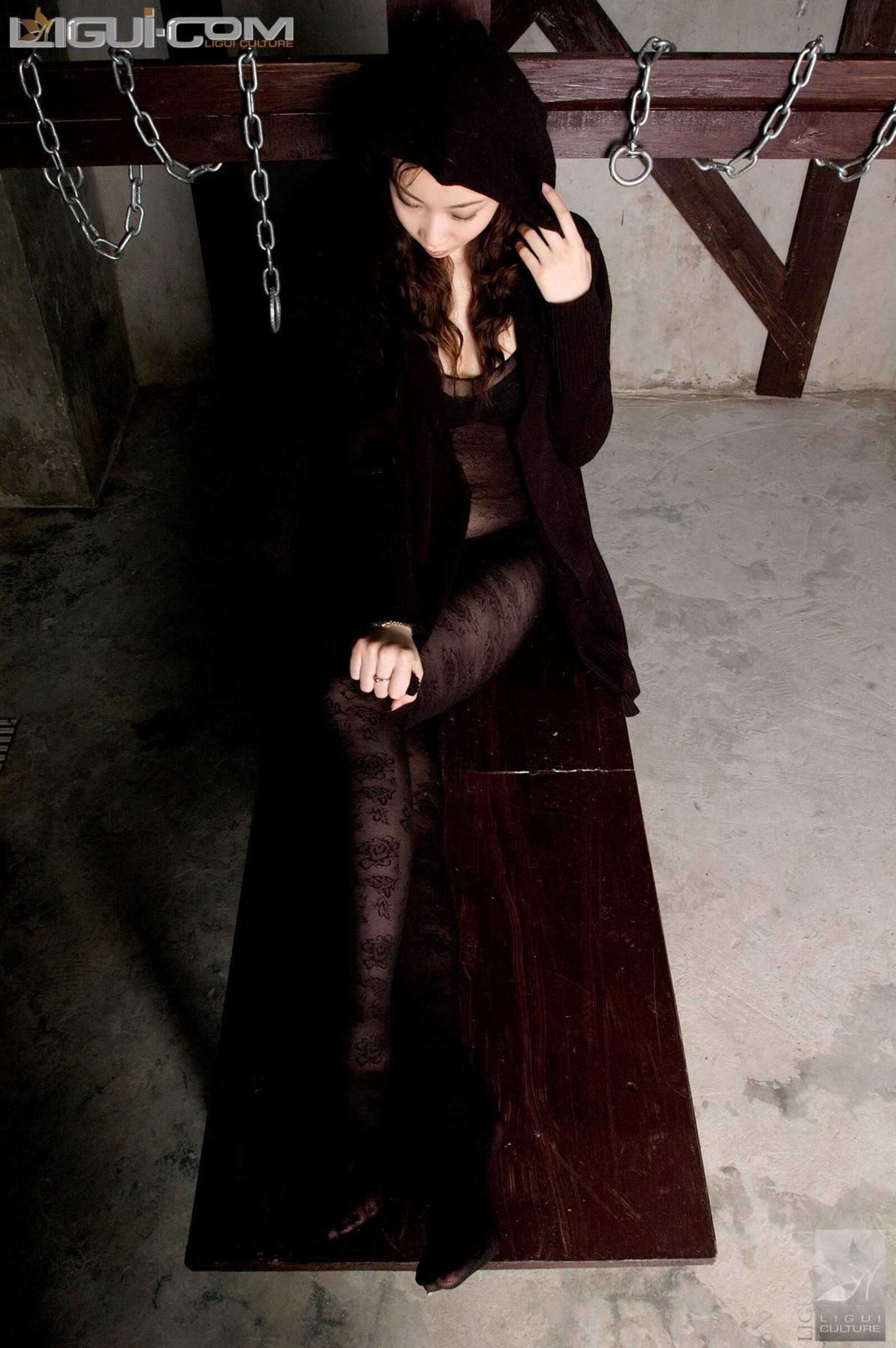[丽柜美束LiGui] Model 露露《黑丝镣铐》丝足写真图第5张