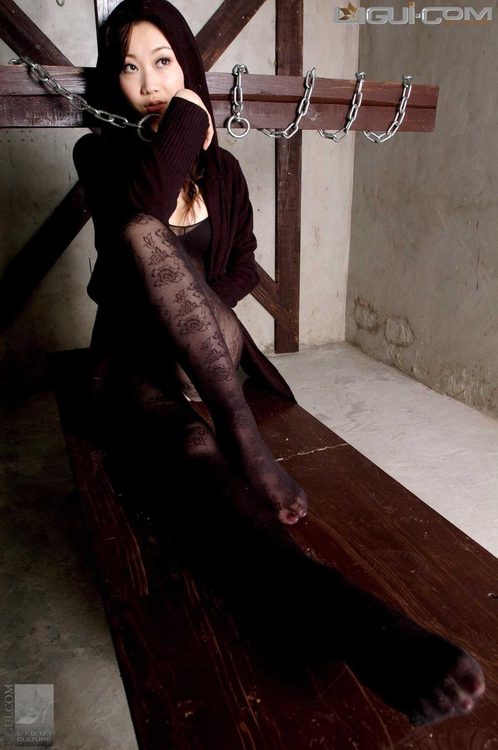 [丽柜美束LiGui] Model 露露《黑丝镣铐》丝足写真图第4张