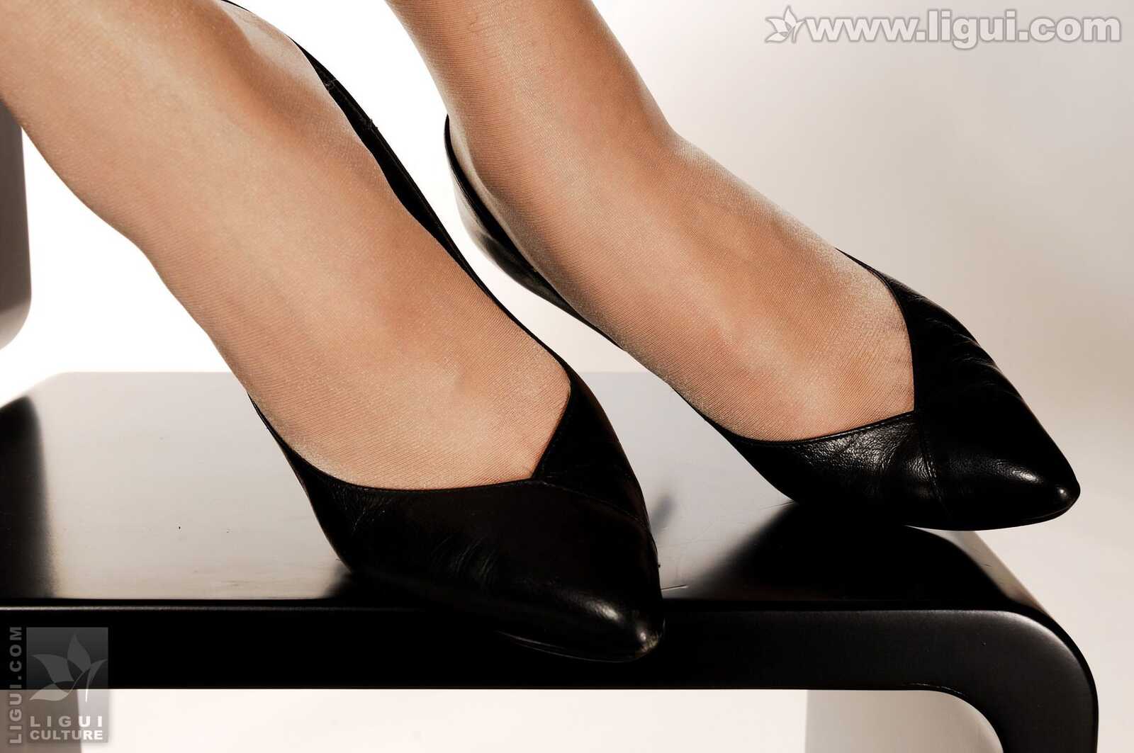 Model 左左《玉足丝袜风情万种》 [丽柜LiGui] 美腿第8张