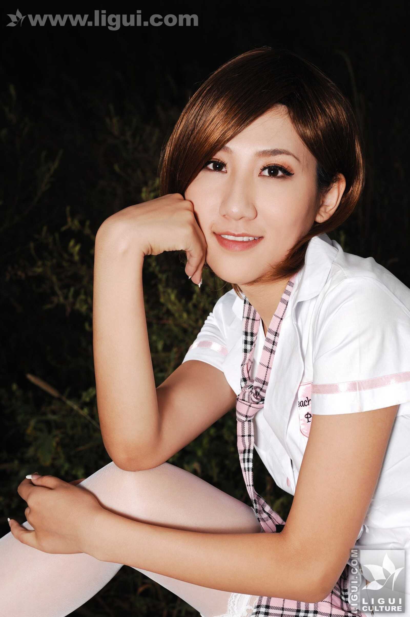 Model 李璐《荒野建筑中的丝袜经典视觉》 [丽柜第6张