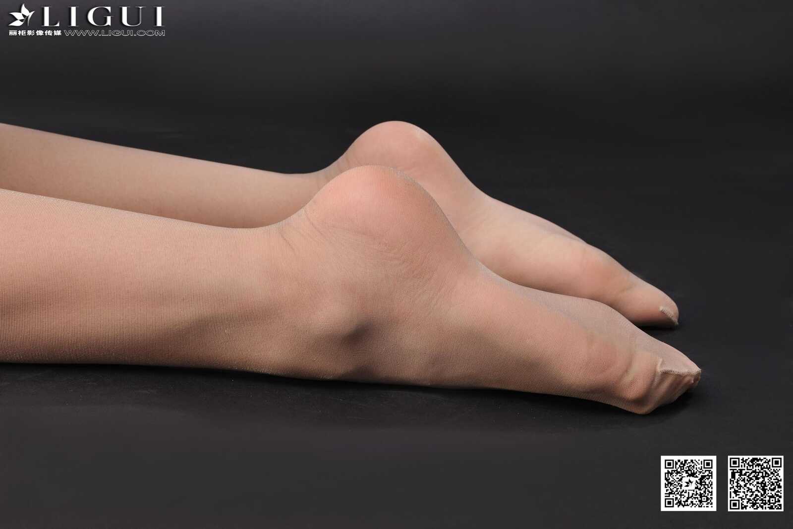 [丽柜LiGui] Model 可馨《职场丽人肉丝袜美足》美腿第2张