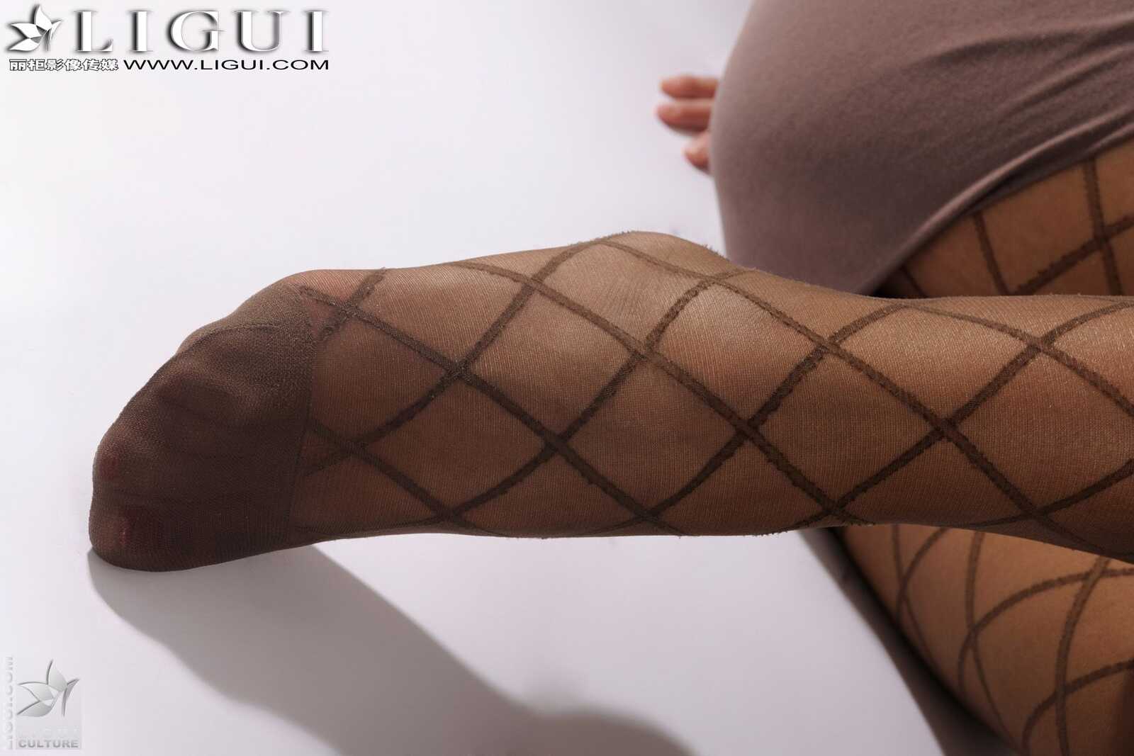 Model 田甜《网丝的诱惑》 [丽柜LiGui] 美腿玉足写第14张