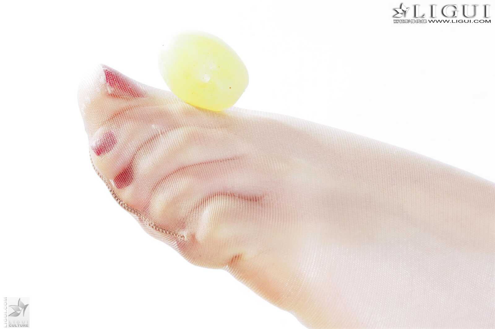 Model 雯雯《水果玉足》 [丽柜LiGui] 美足写真图片第8张