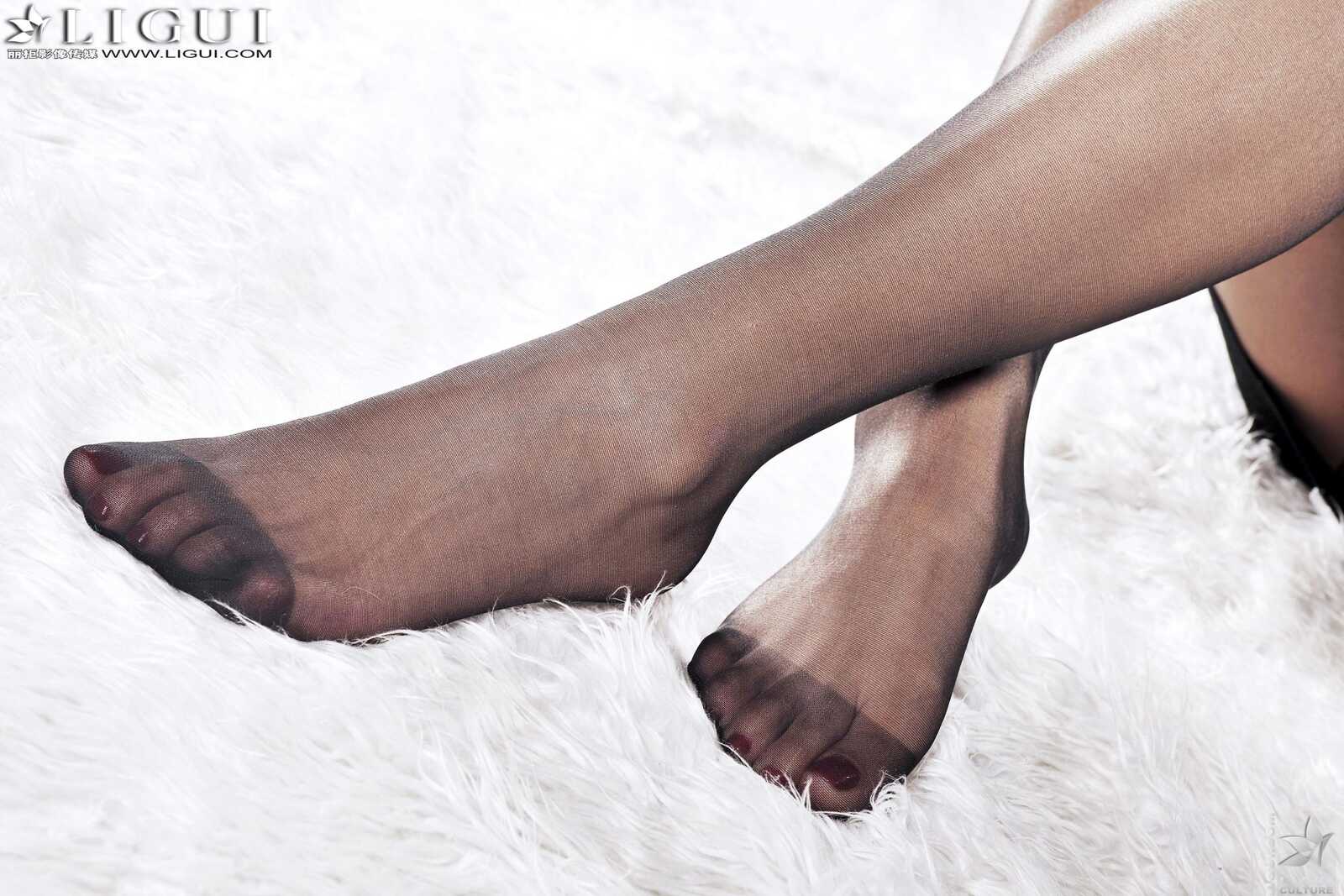 Model 安娜《职业装黑丝美足》 [丽柜LiGui] 美腿玉第11张