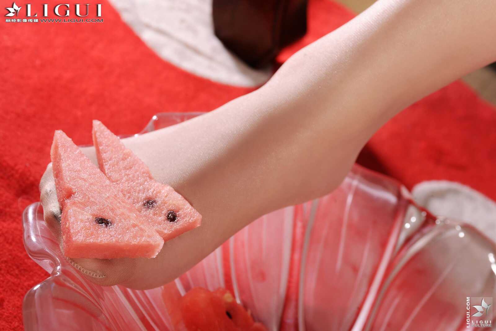 Model 英子《睡衣美女水果丝足》 [丽柜贵足LiGui第12张