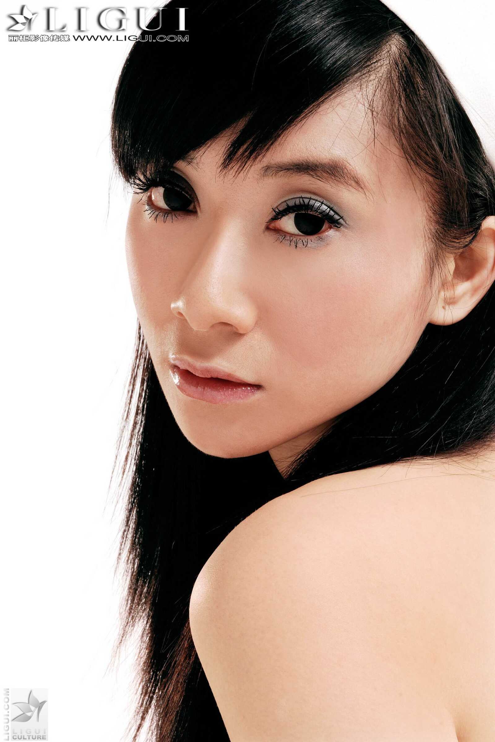 Model 金欣《古典韵味》 [丽柜贵足] 丝足美腿写真第4张