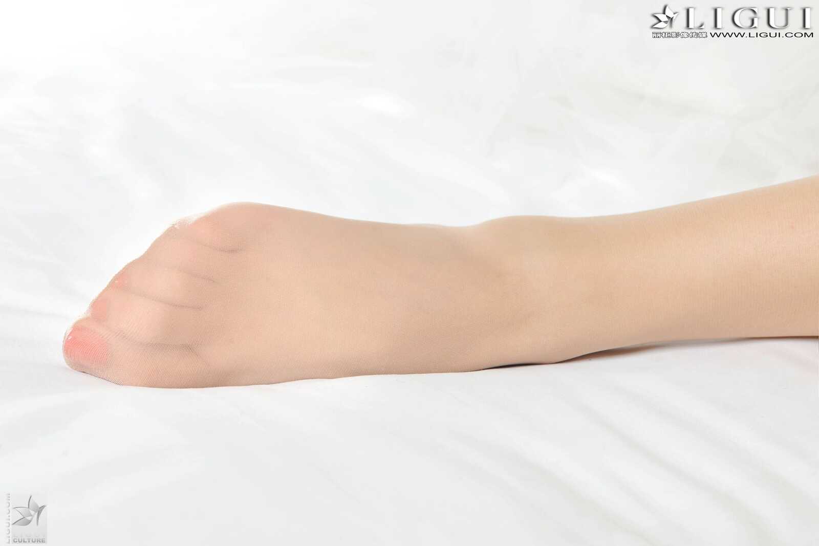 Model 凌凌《婚纱高跟丝足》上下全集 [丽柜贵足第5张