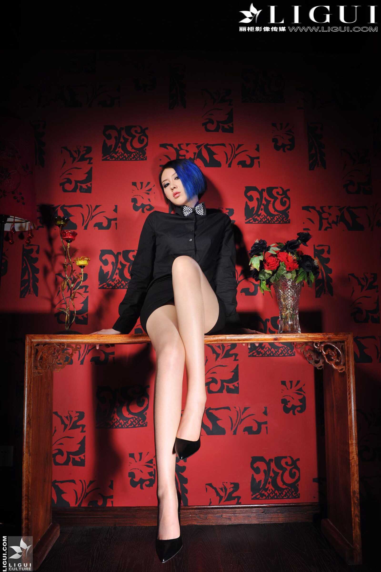 Model 菲菲《帅气蓝发女郎》 [丽柜贵足LiGui] 美腿第9张