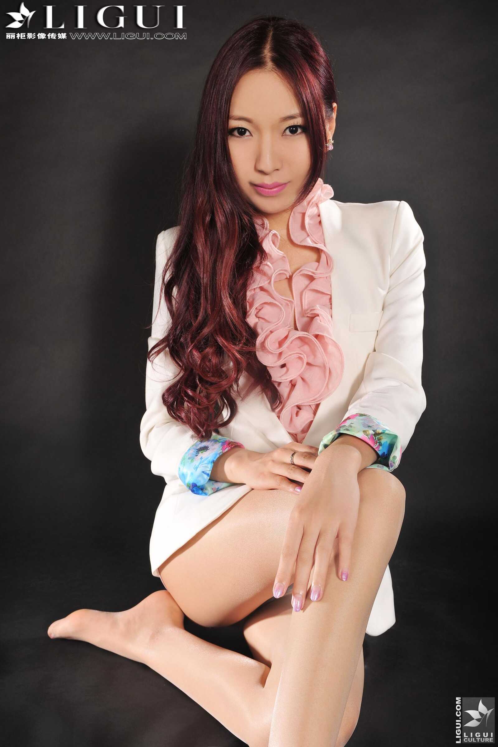 [丽柜贵足LiGui] Model 文欣《OL红高跟丝足》上下全第4张