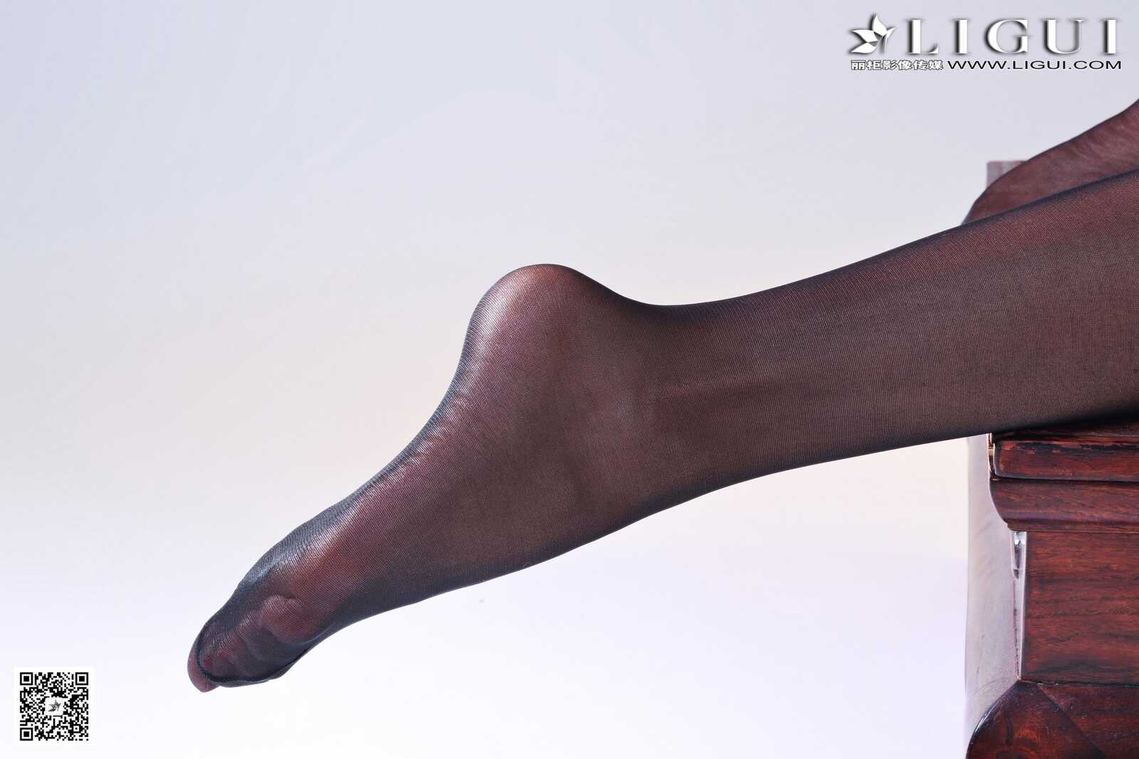 [丽柜LiGui] Model 微微《和服黑丝美足》美腿玉足写第5张