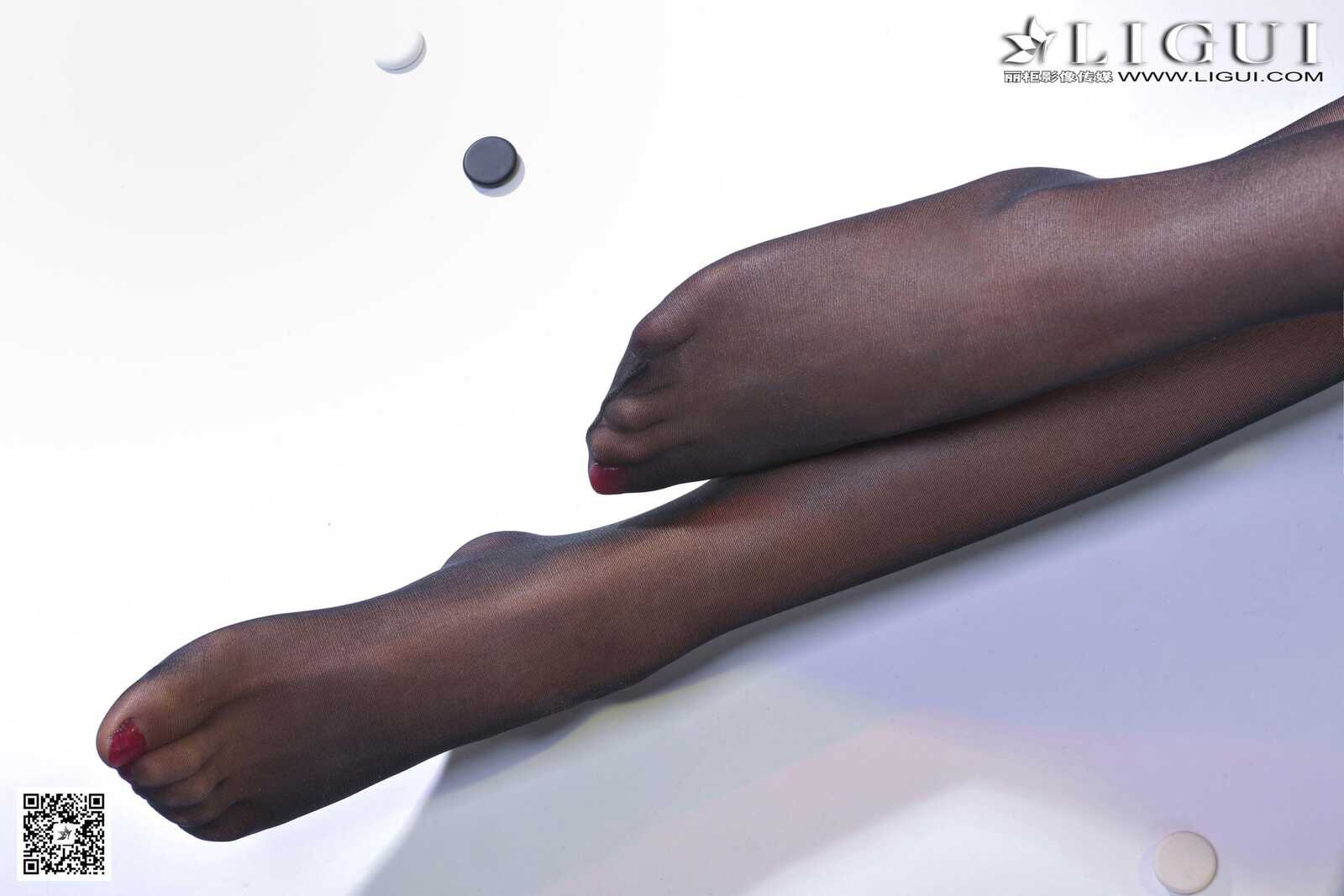 [丽柜LiGui] Model 微微《和服黑丝美足》美腿玉足写第1张