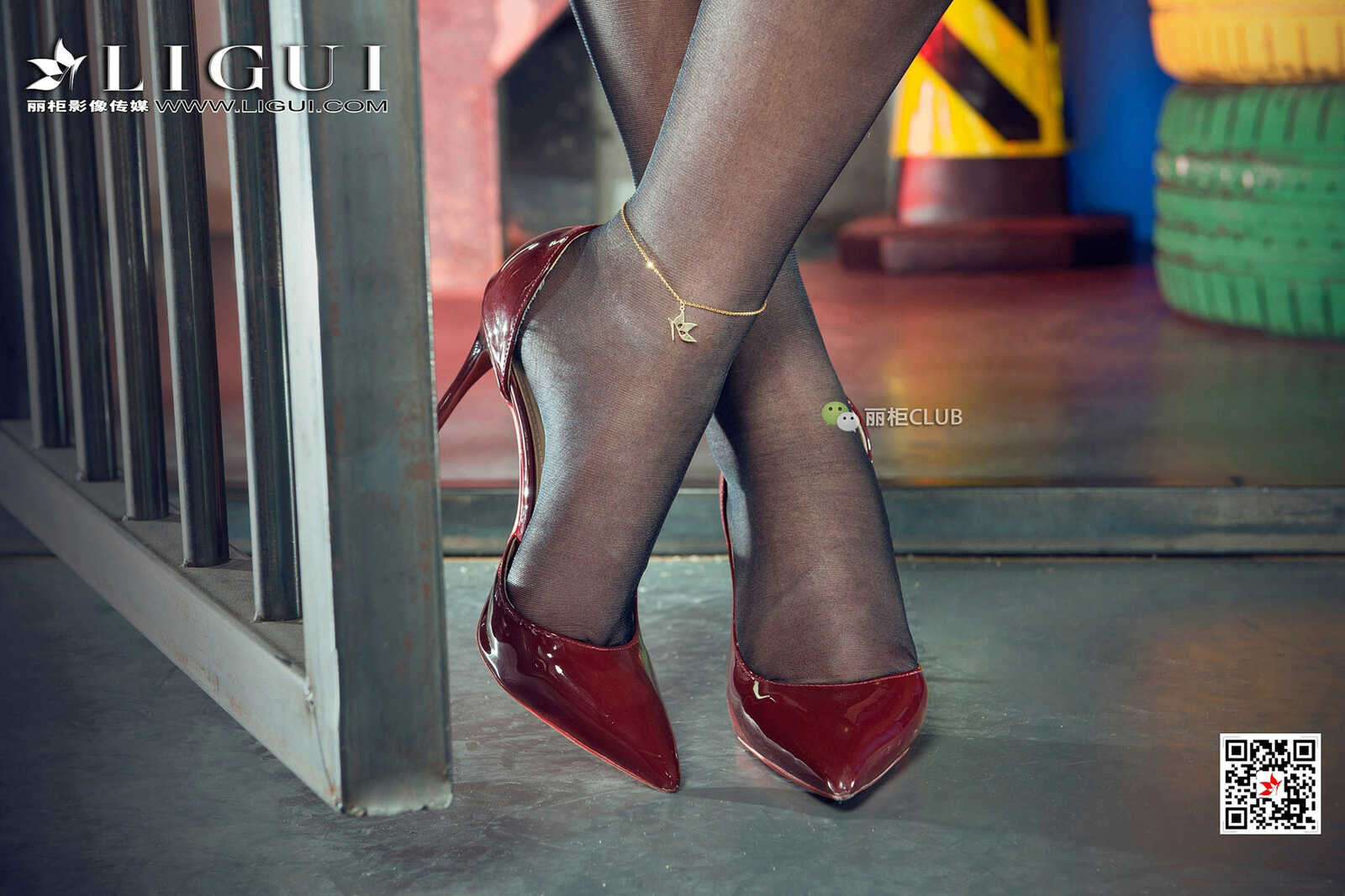 Model 梦琪《西装+黑丝丝足高跟》 [丽柜Ligui] 写真第14张