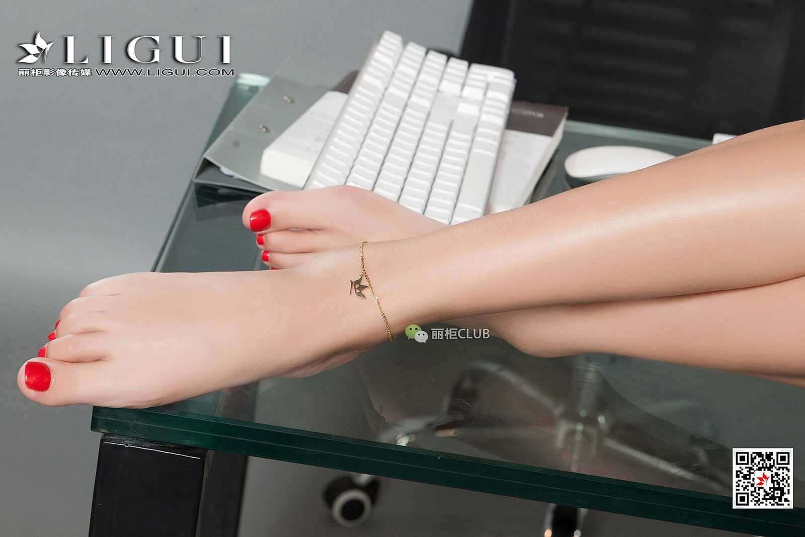 Model 楠楠《办公室玉足》 [丽柜Ligui] 写真集第17张