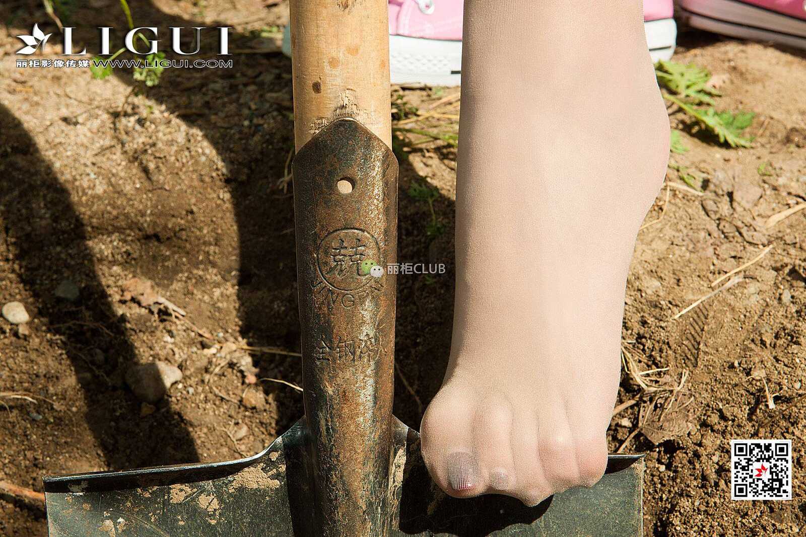 腿模雪糕&amp;amp;筱筱《户外丝足》 [丽柜LIGUI] 美腿丝第11张