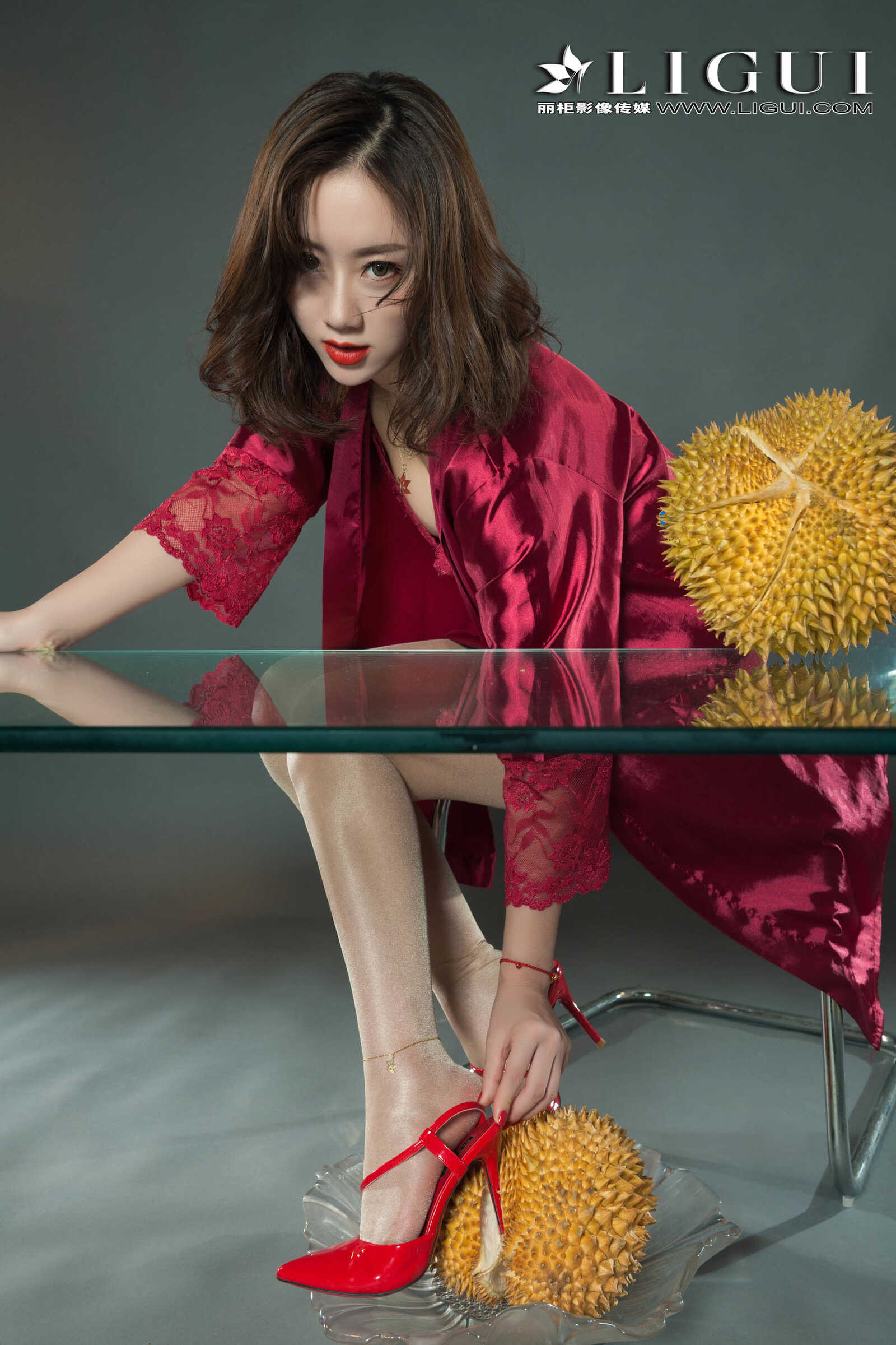 足模然然《榴莲丝袜少妇》 [丽柜Liguil] 写真集第4张