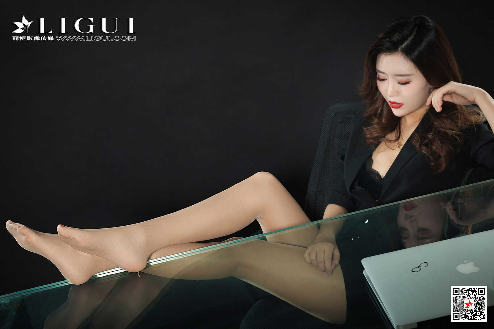 腿模阿宁《御姐OL》 [丽柜Ligui] 网络丽人 写真集第2张