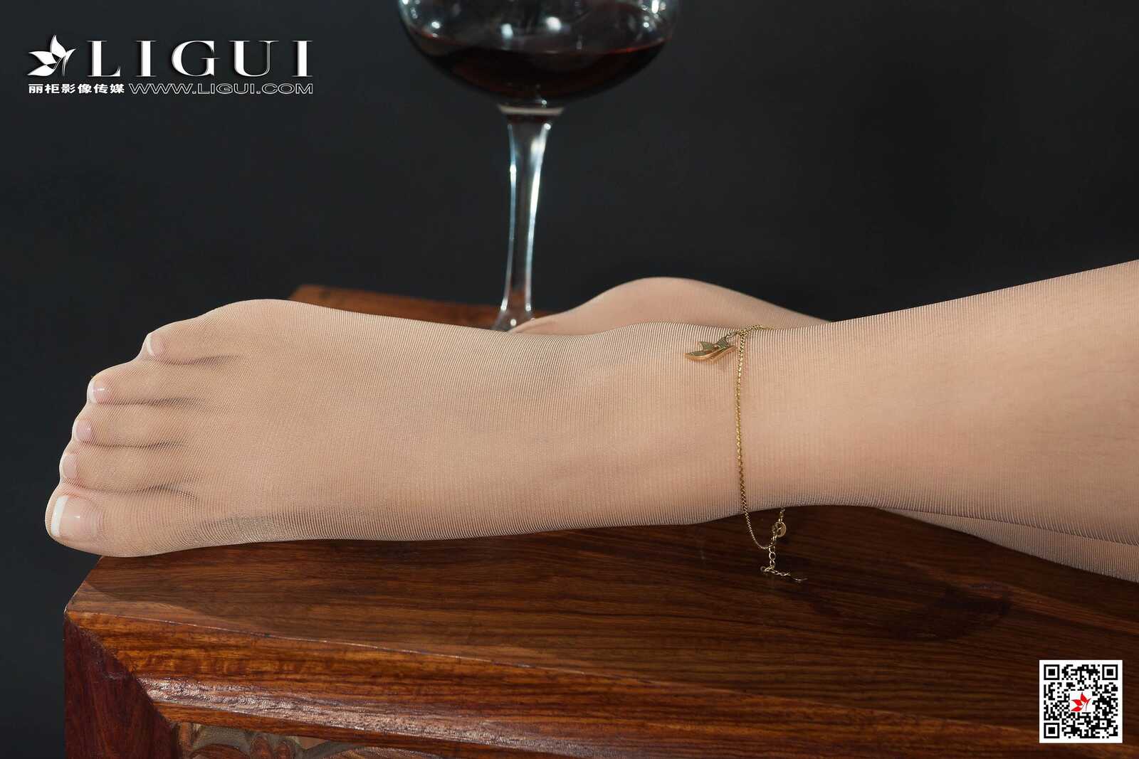 腿模伊《旗袍丝足》 [丽柜Ligui] 网络丽人 写真集第7张