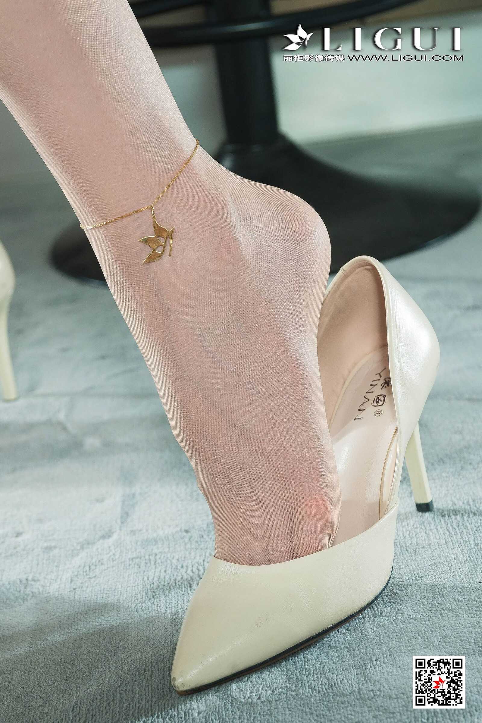 甜甜&amp;amp;凉儿《绝色美食丝袜诱惑》 [丽柜Ligui]第17张