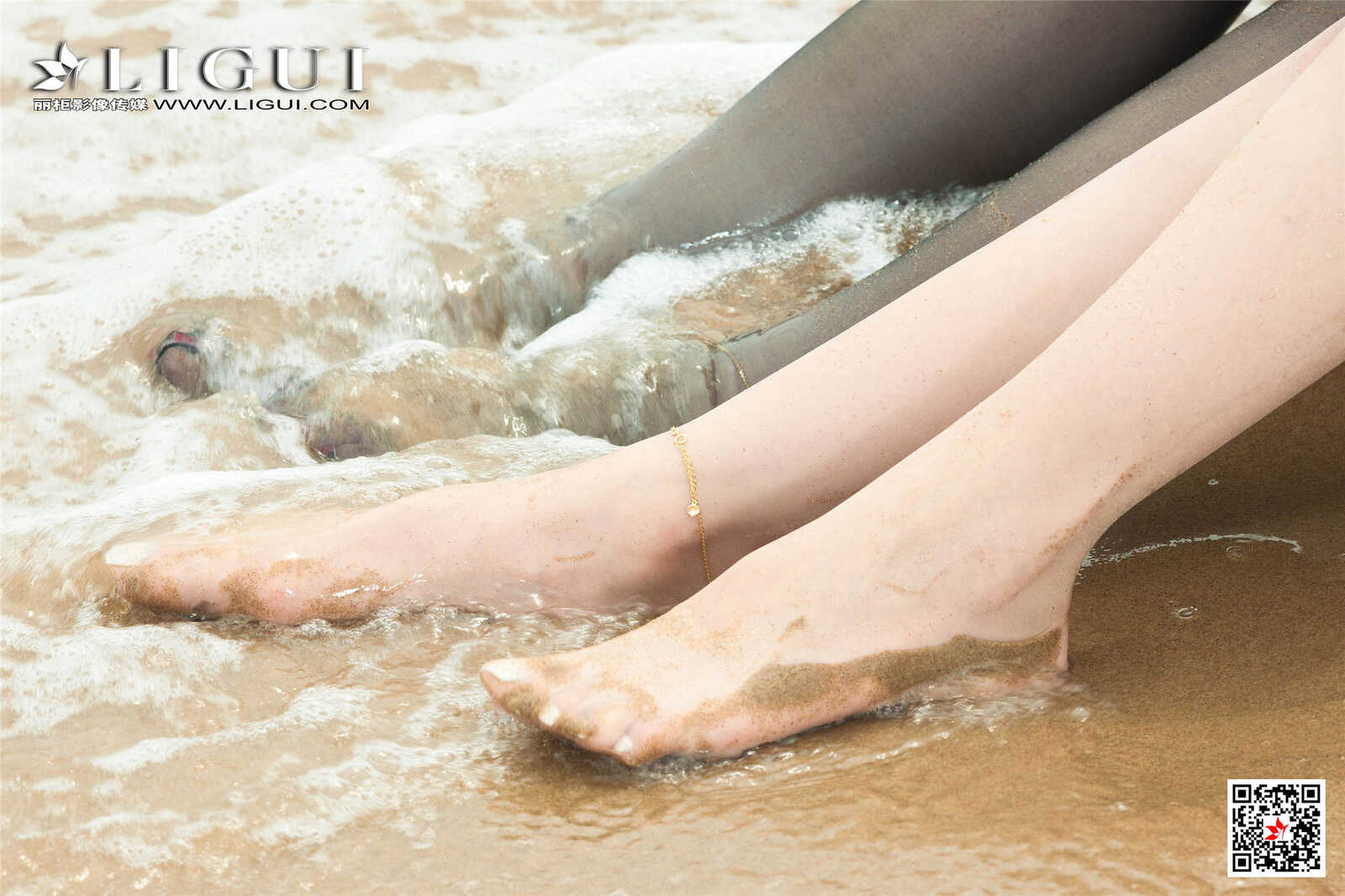 然然&amp;amp;凉儿《沙滩丝袜诱惑》 [丽柜Ligui] 美腿丝第1张
