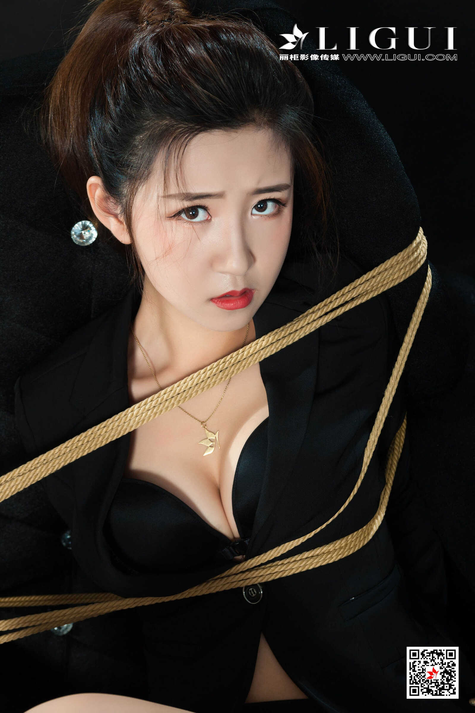 Model 允娜《OL绳艺捆绑》 [丽柜美束LIGUI] 网络丽人第1张