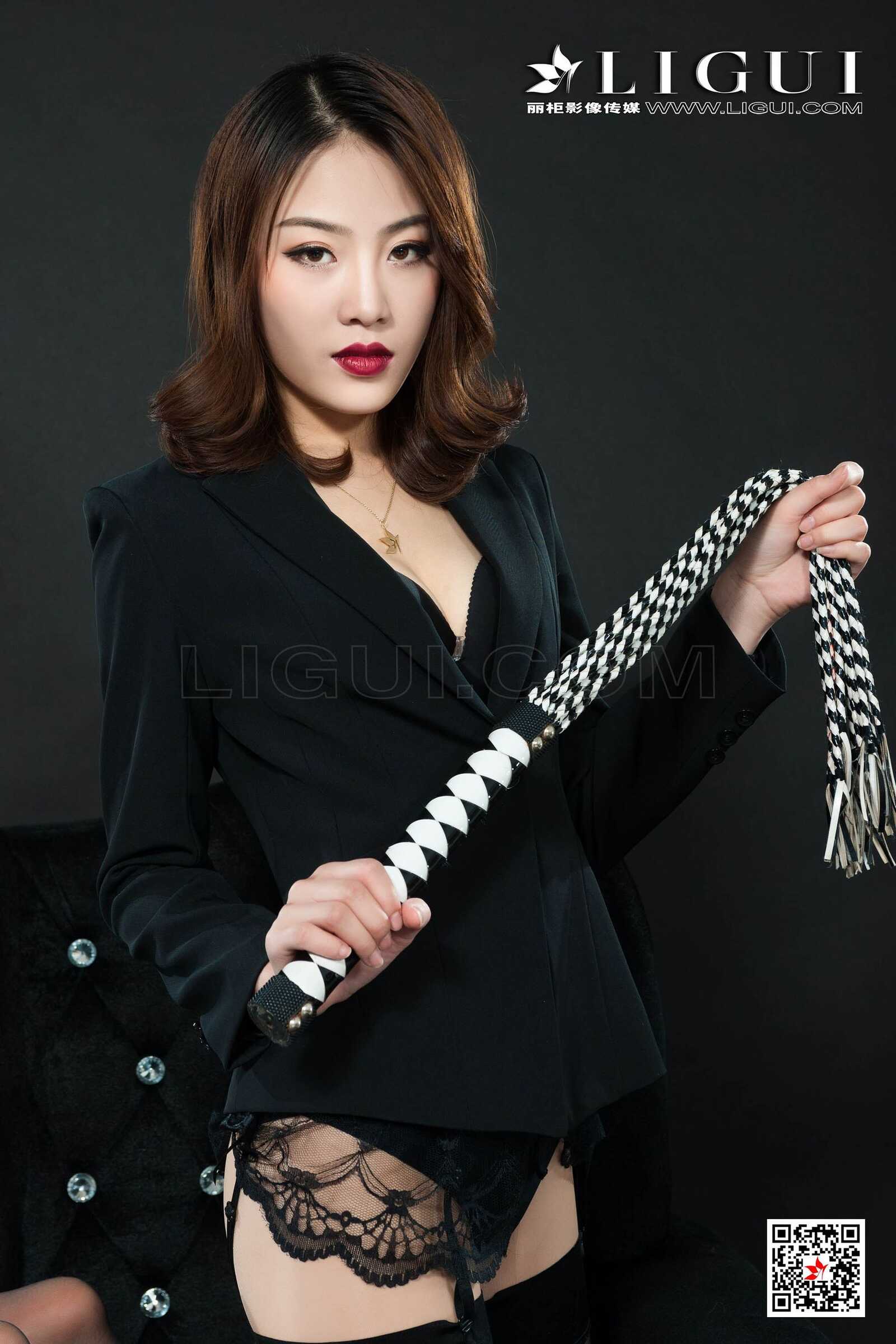 腿模Xilly《黑丝皮鞭系列》 [丽柜美束LIGUI] 网络丽第12张