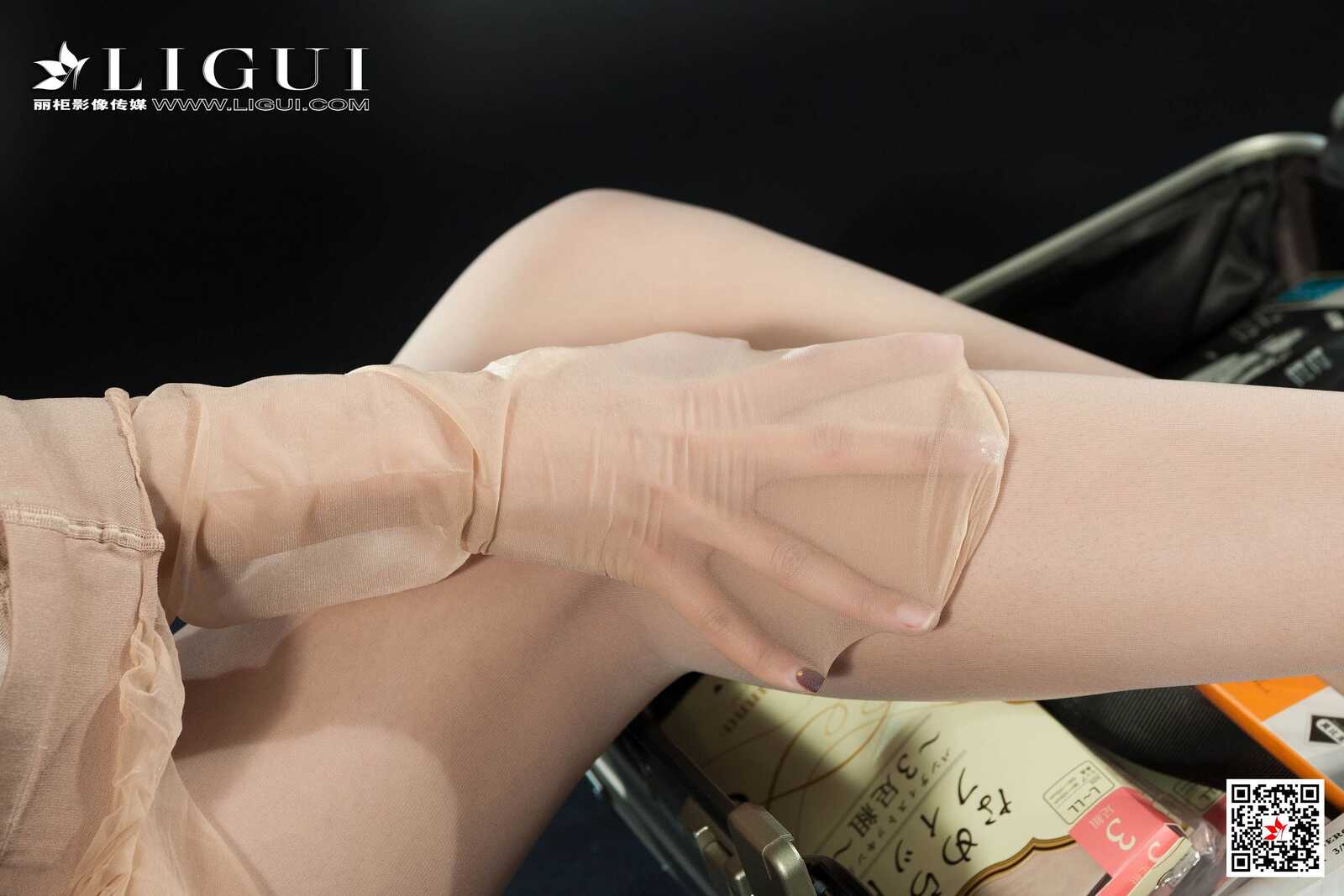 钟情《空姐丝足美腿》 [丽柜LIGUI] 网络丽人 写真第4张