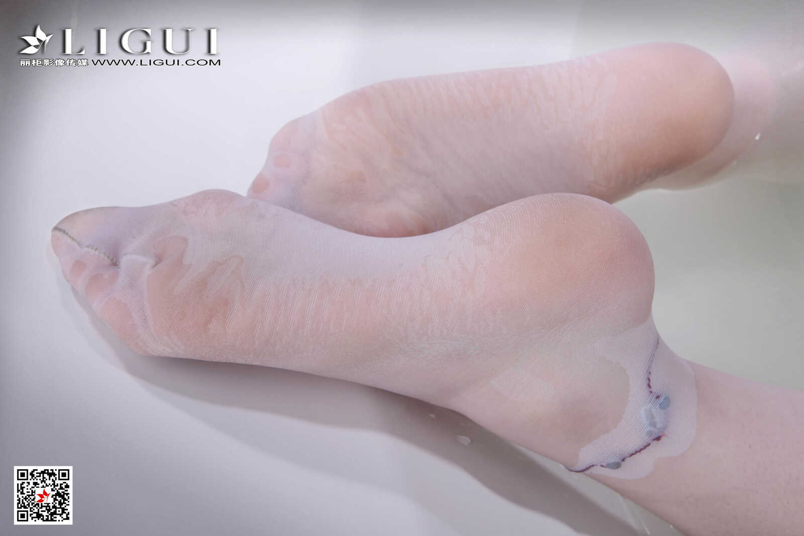 袁晓《浴缸白丝湿身女郎》 [丽柜Ligui] 写真集第1张