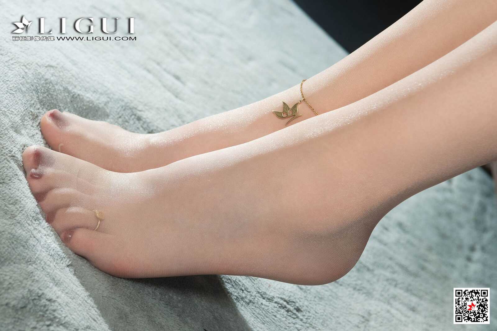 腿模泷儿《长腿肉丝OL》 [丽柜Ligui] 写真集第4张