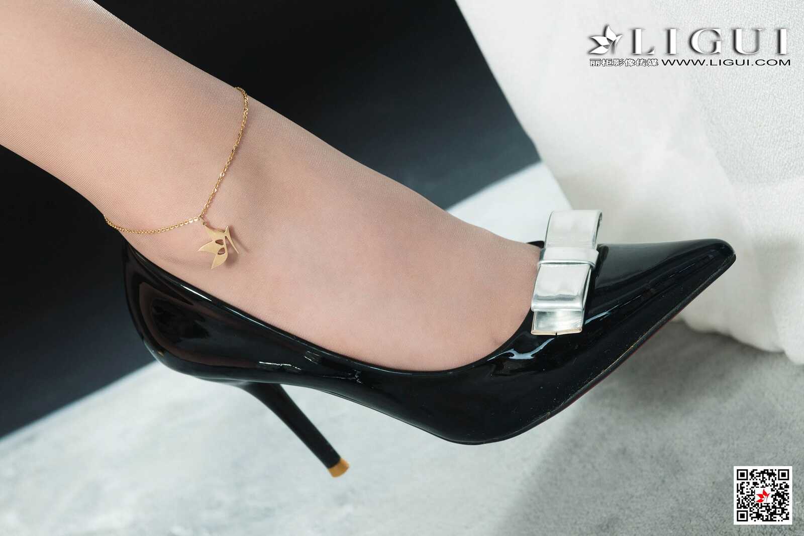 腿模泷儿《长腿肉丝OL》 [丽柜Ligui] 写真集第2张