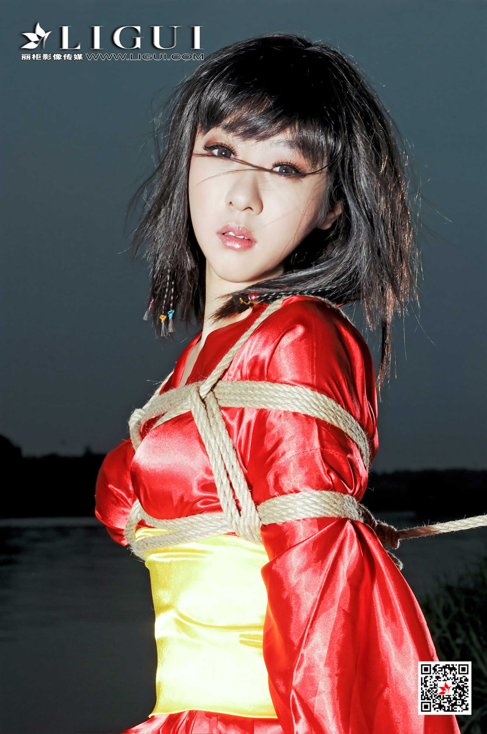 模特佩佩《黑夜美束》 [丽柜Ligui] 精品图集 写真第4张