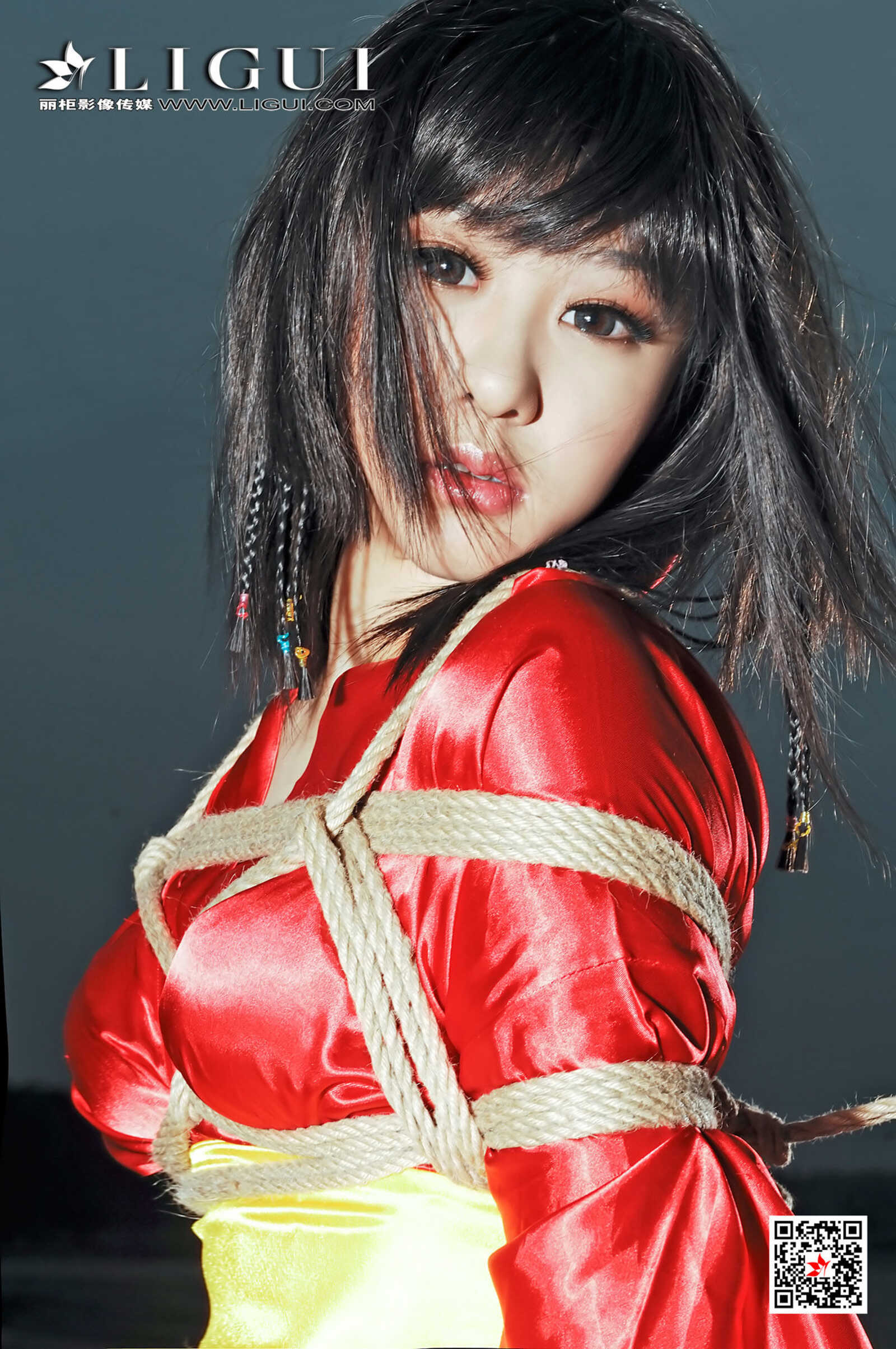 模特佩佩《黑夜美束》 [丽柜Ligui] 精品图集 写真第3张